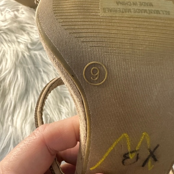 💙3/$20  Tan Strappy Sandals - Picture 7 of 9